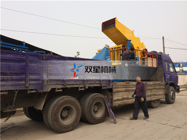 鋁合金粉碎機(jī)發(fā)貨現(xiàn)場