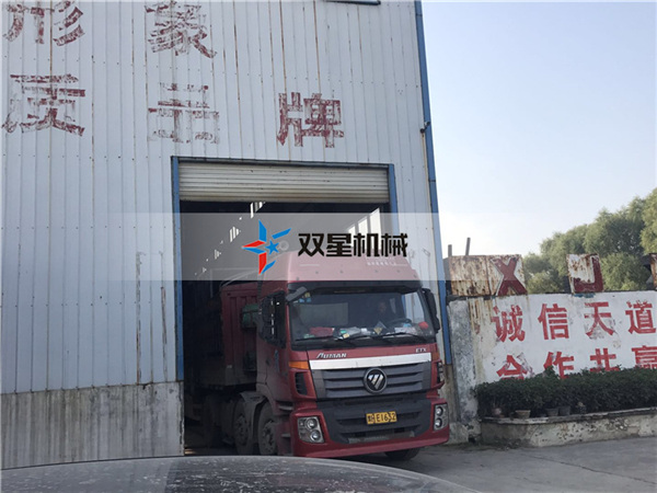 皓星<a href='http://www.huashiji.cn/1/54.html' target='_blank'><span>廢鋁粉碎機(jī)</span></a>設(shè)備發(fā)貨現(xiàn)場圖二