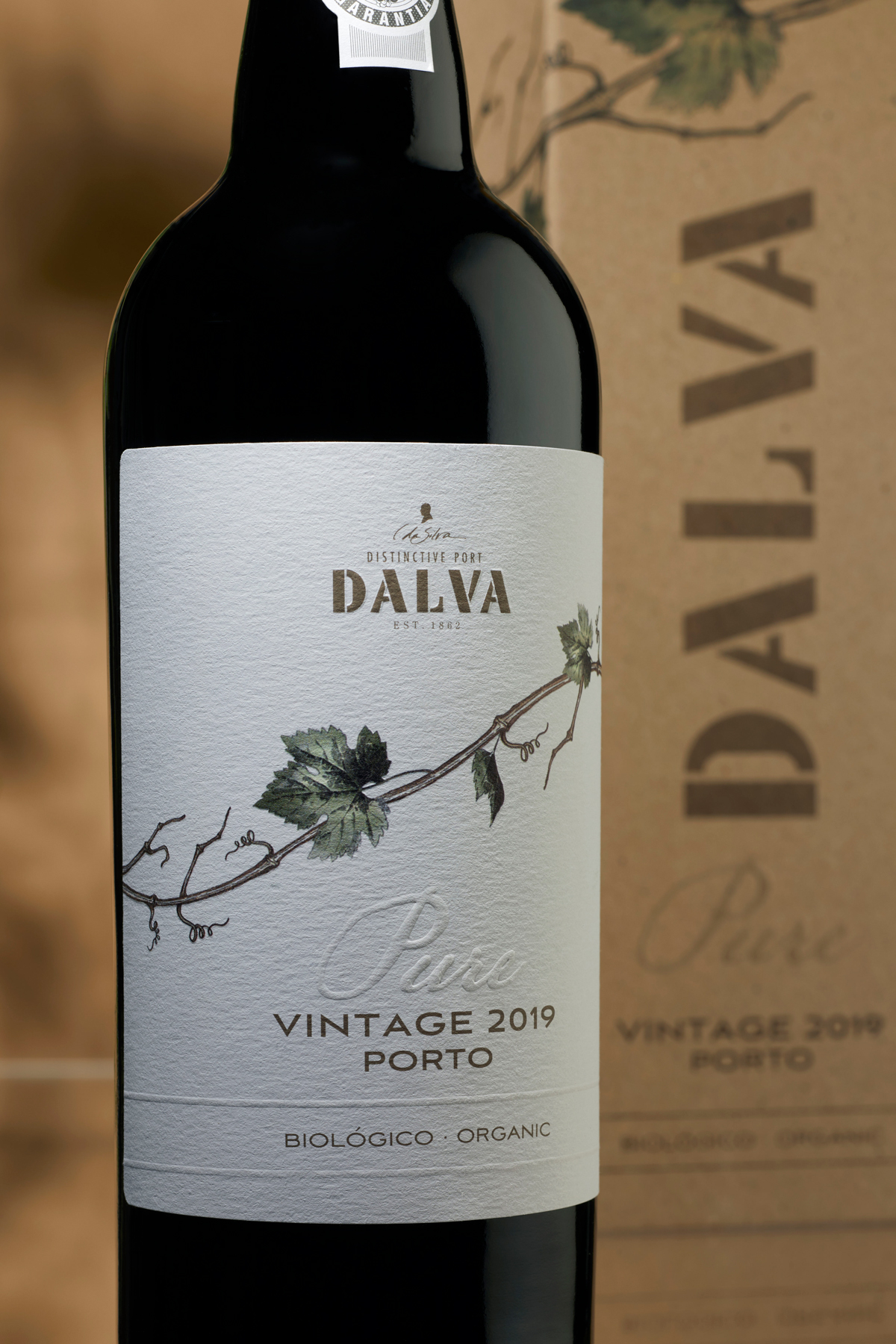 簡約設(shè)計的葡萄酒包裝設(shè)計欣賞(圖2)