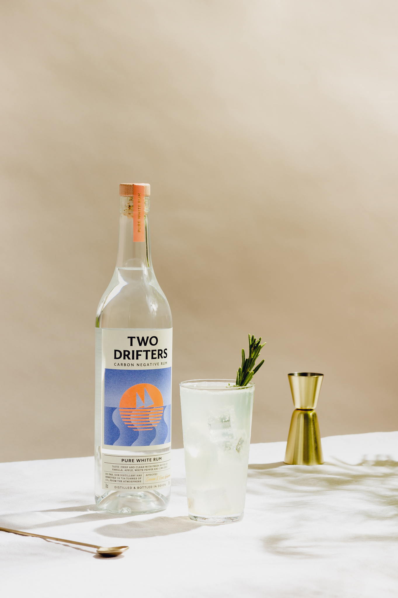 ?Two Drifters朗姆酒創(chuàng)意包裝設計參考(圖4)