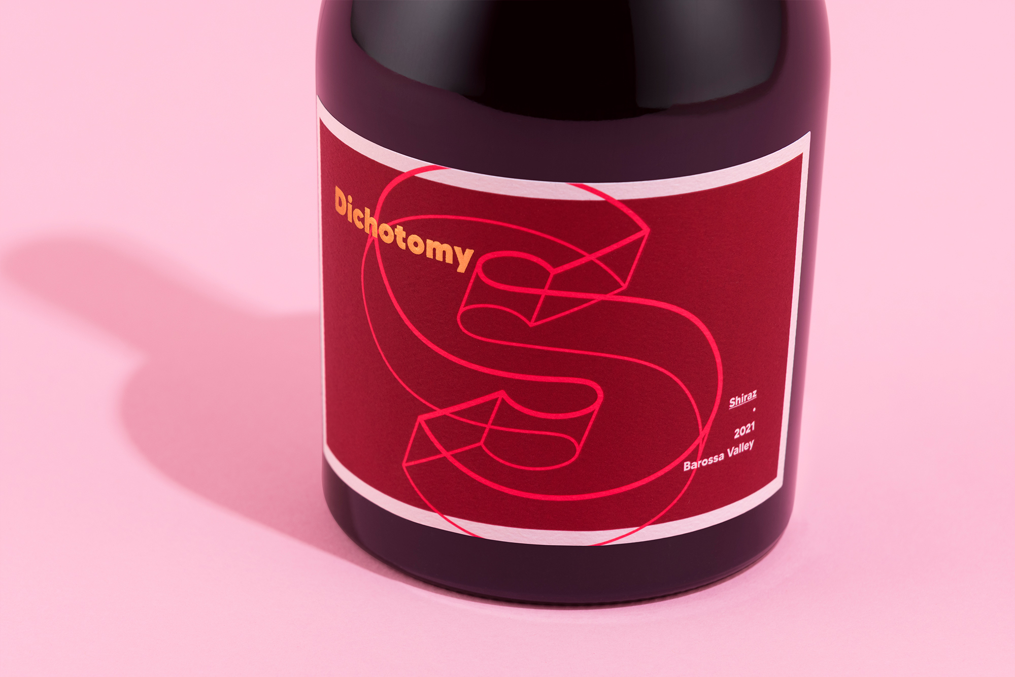 現代化葡萄酒包裝這樣設計從新鮮、有趣的角度來吸引高端市場(圖5)