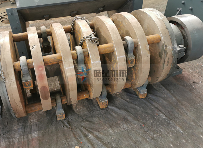 金屬破碎機(jī)<a href='http://www.huashiji.cn/case/501.html' target='_blank'><span>錘頭</span></a>