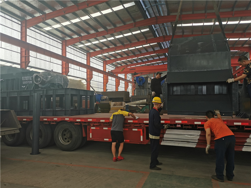 <a href='http://www.huashiji.cn/1/55.html' target='_blank'><span>斷橋鋁粉碎機</span></a>設(shè)備發(fā)貨