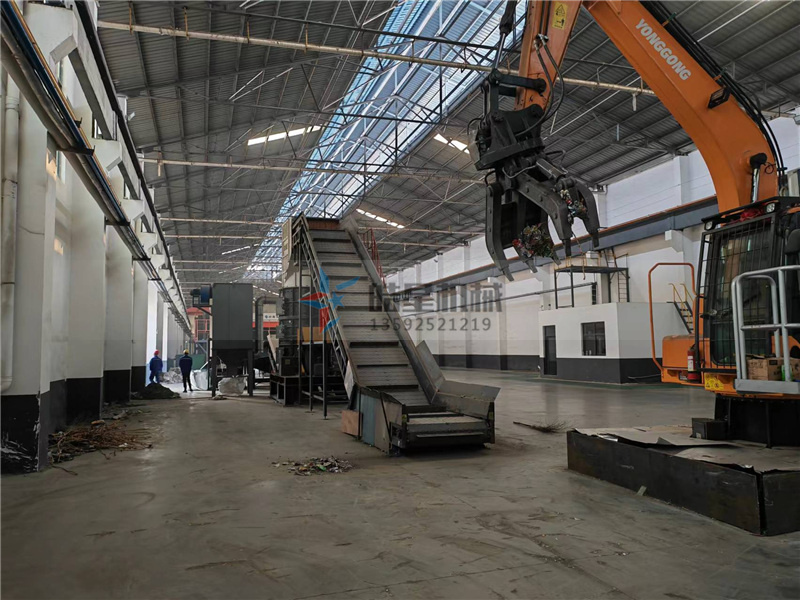 易拉罐破碎機(jī)金屬粉碎機(jī)設(shè)備客戶現(xiàn)場(chǎng)實(shí)拍圖片 易拉罐破碎機(jī)<a href='http://www.huashiji.cn/' target='_blank'><span>金屬粉碎機(jī)</span></a>設(shè)備客戶現(xiàn)場(chǎng)實(shí)拍圖片