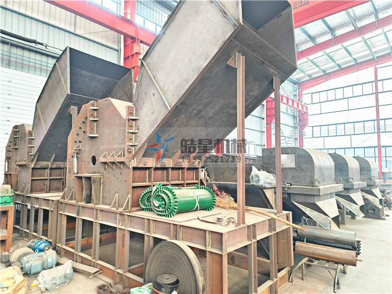 金屬粉碎機(jī)錘頭、篩板、破碎腔體生產(chǎn)組裝現(xiàn)場(chǎng)