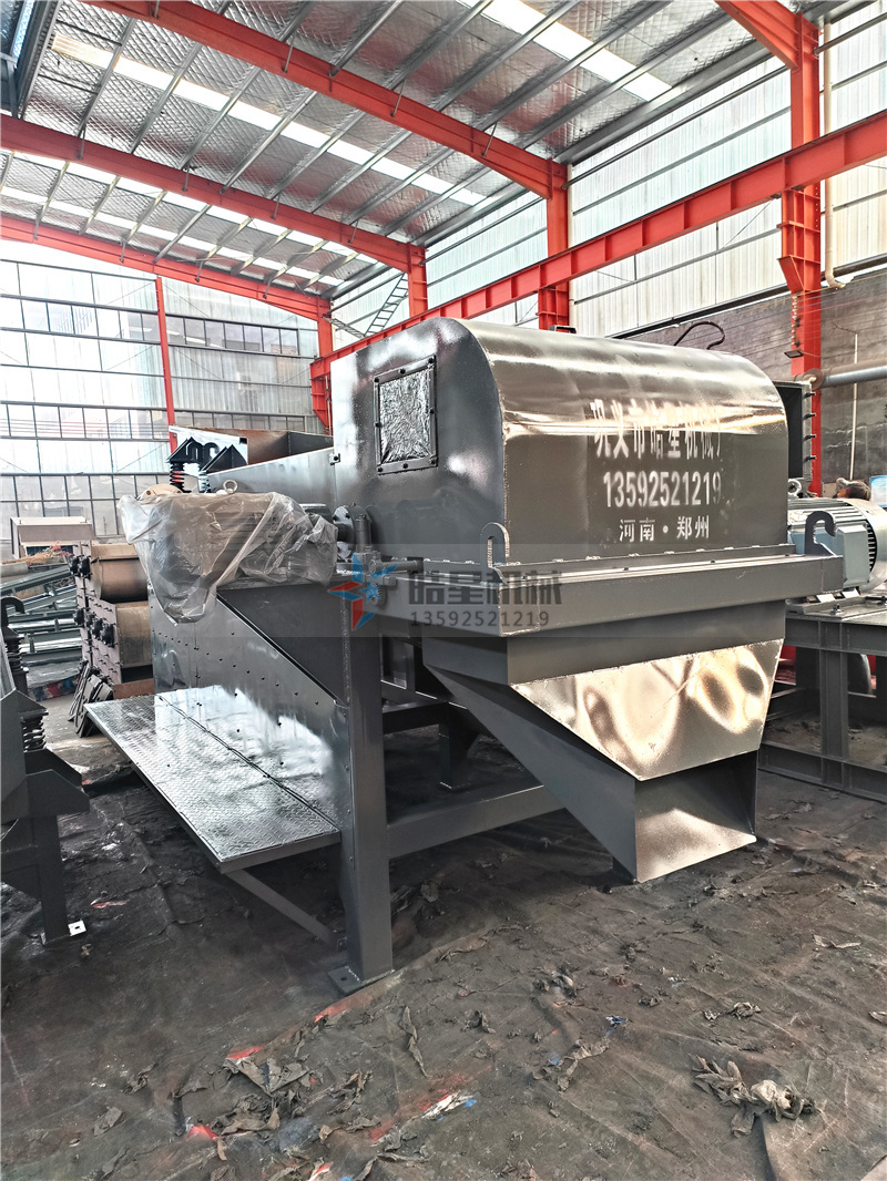 <a href='http://www.huashiji.cn/line/591.html' target='_blank'><span>跳鋁機(jī)</span></a>渦電流分選機(jī)廢鋁粉碎分選設(shè)備生產(chǎn)現(xiàn)場(chǎng)