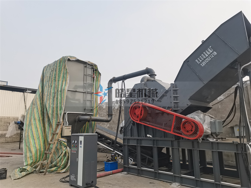 近年來(lái)新能源行業(yè)發(fā)展較快速，像鋰離子電池、光伏材料、氫能材料等新能源材料的回收與加工需求日益增長(zhǎng)。金屬粉碎機(jī)設(shè)備也在新能源材料的精細(xì)化處理和資源回收中發(fā)揮著重要作用。金屬粉碎機(jī)在新能源材料加工中的主要應(yīng)用表現(xiàn)在：