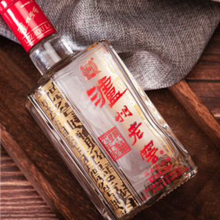 創(chuàng)意酒包裝設(shè)計六年窖頭曲濃香型白酒瓶雙支裝產(chǎn)品包裝設(shè)計欣賞(圖6) 創(chuàng)意酒包裝設(shè)計六年窖頭曲濃香型白酒瓶雙支裝產(chǎn)品包裝設(shè)計欣賞(圖6)