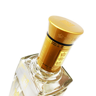 創(chuàng)意酒包裝設(shè)計年陳釀兼香型白酒瓶整箱裝產(chǎn)品包裝設(shè)計欣賞(圖7) 創(chuàng)意酒包裝設(shè)計年陳釀兼香型白酒瓶整箱裝產(chǎn)品包裝設(shè)計欣賞(圖7)