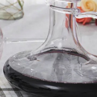 創(chuàng)意酒包裝設(shè)計(jì)紛賦金牌設(shè)拉子紅葡萄酒產(chǎn)品包裝設(shè)計(jì)欣賞(圖3)